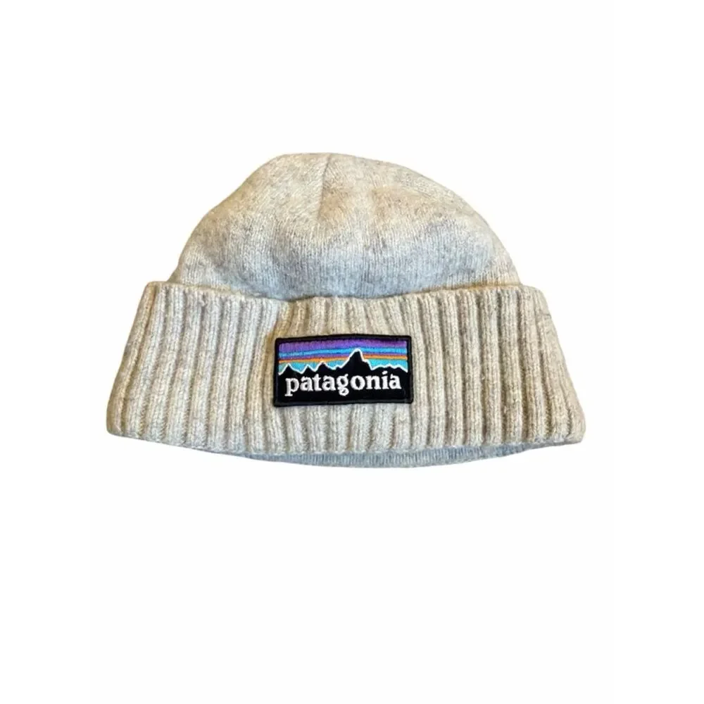 Patagonia Light Heather Gray Ribbed Cuffed Beanie with Mountain Patch